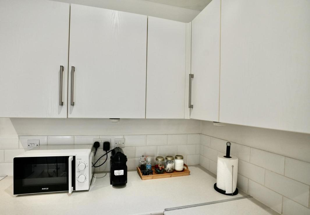 Spacious Two-bedrooms House, Private Parking, Contractors, Relocators Vakantiehuis *