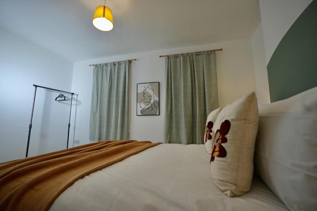 Vakantiehuis Spacious Two-bedrooms House, Private Parking, Contractors, Relocators Oxford
