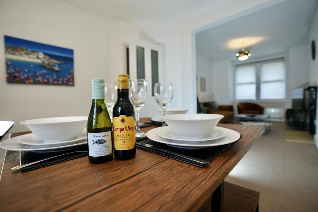 Vakantiehuis Spacious Two-bedrooms House, Private Parking, Contractors, Relocators *