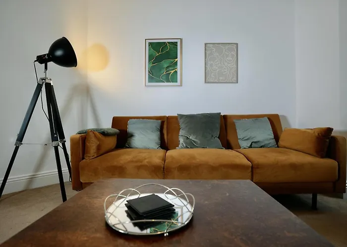 Spacious Two-Bedrooms House, Private Parking, Contractors, Relocators