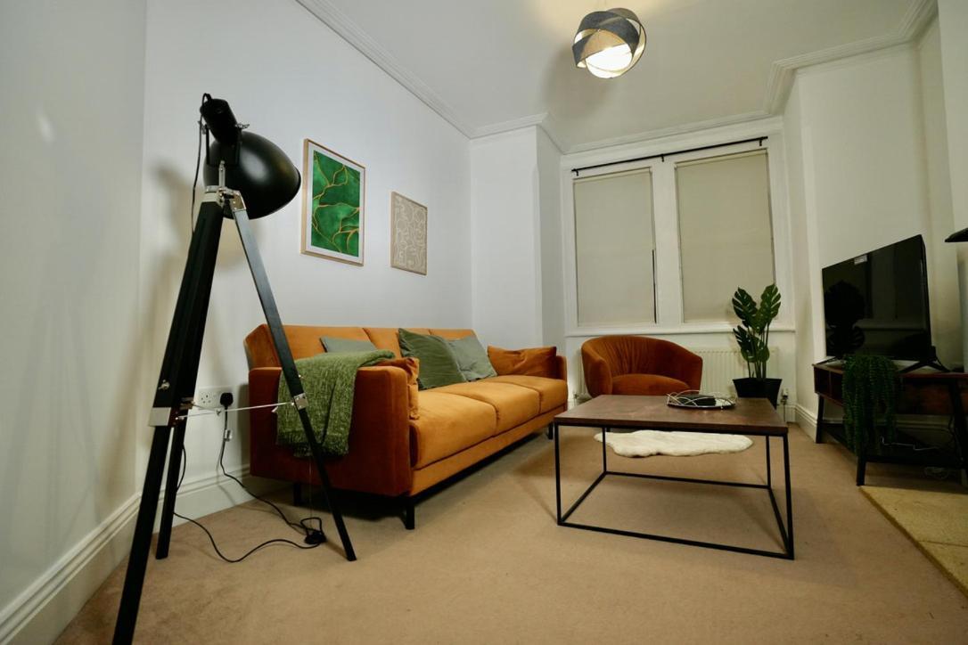 Spacious Two-bedrooms House, Private Parking, Contractors, Relocators Casa vacanze Oxford